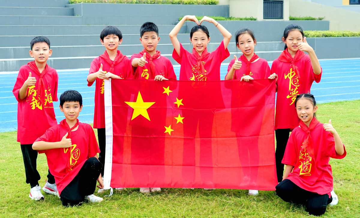 童心靓红  献礼祖国