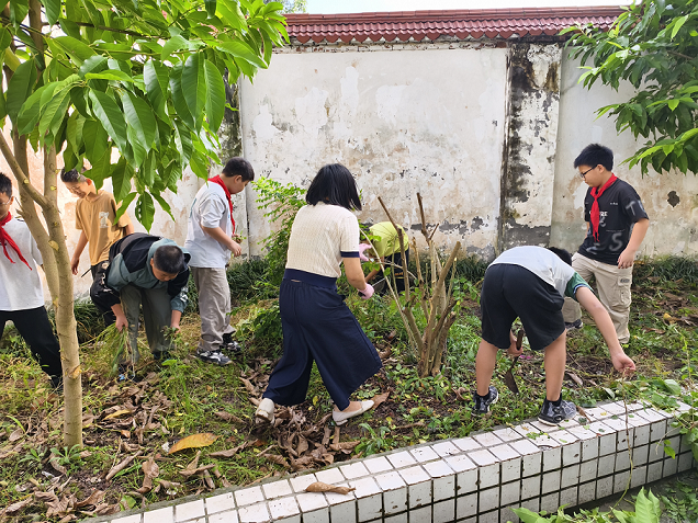 四川省自贡市富顺县骑龙镇关工委开展首期农作物探究实践活动