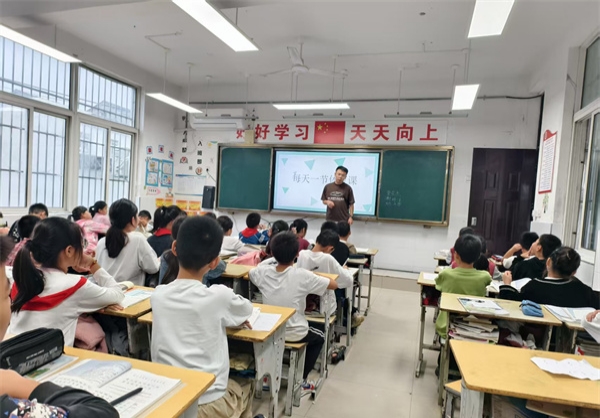 江苏省徐州市铜山区汉王镇北望小学关工委开展“每天一节体育课”主题班会，共促学生健康成长