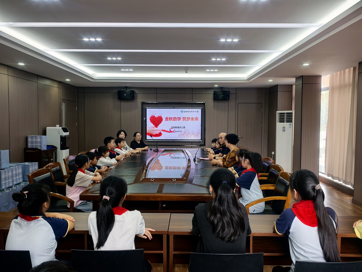 江苏省无锡市惠山区玉祁街道关工委开展金秋助学活动