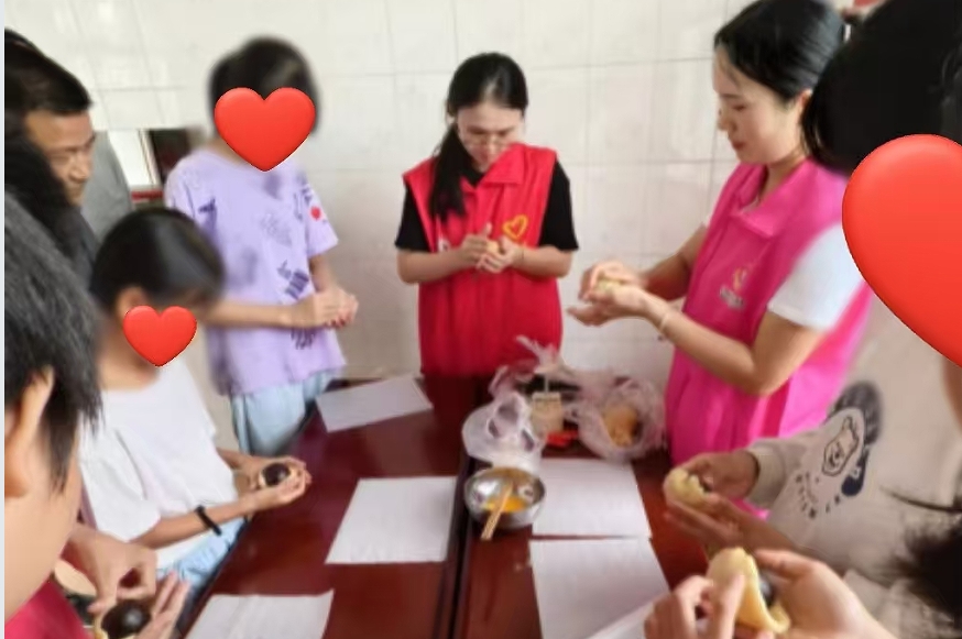 江西省抚州市崇仁县：“爱心爸妈”结对关爱困难儿童志愿服务活动