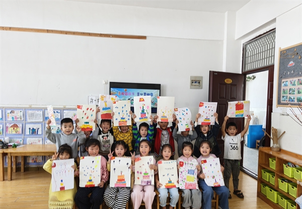 童心绘祖国，共筑中国梦——江苏省徐州市铜山区汉王镇北望幼儿园关工委举行国庆主题绘画活动