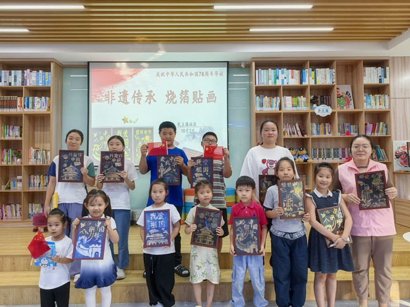 江苏省南通市开发区中兴街道民主港社区关工委：非遗传承 烧箔贴画