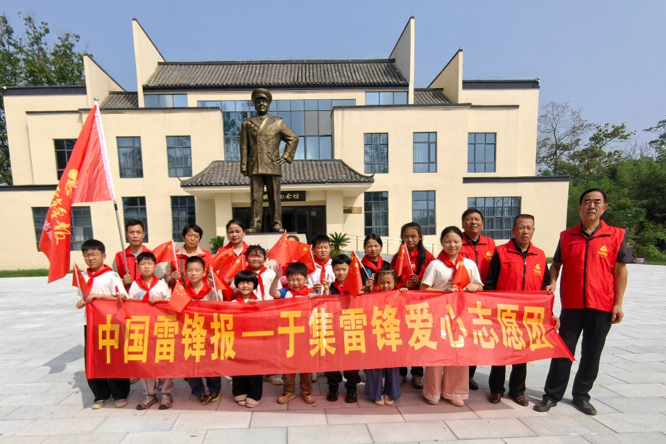 安徽省阜阳市阜南县于集乡关工委联合于集雷锋爱心志愿团开展“爱国主义教育”活动走进聂鹤亭纪念馆