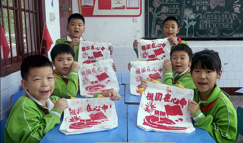 湖南省湘西州吉首市谷韵民族小学关工委：一班一韵映初心，拓印红印传热爱