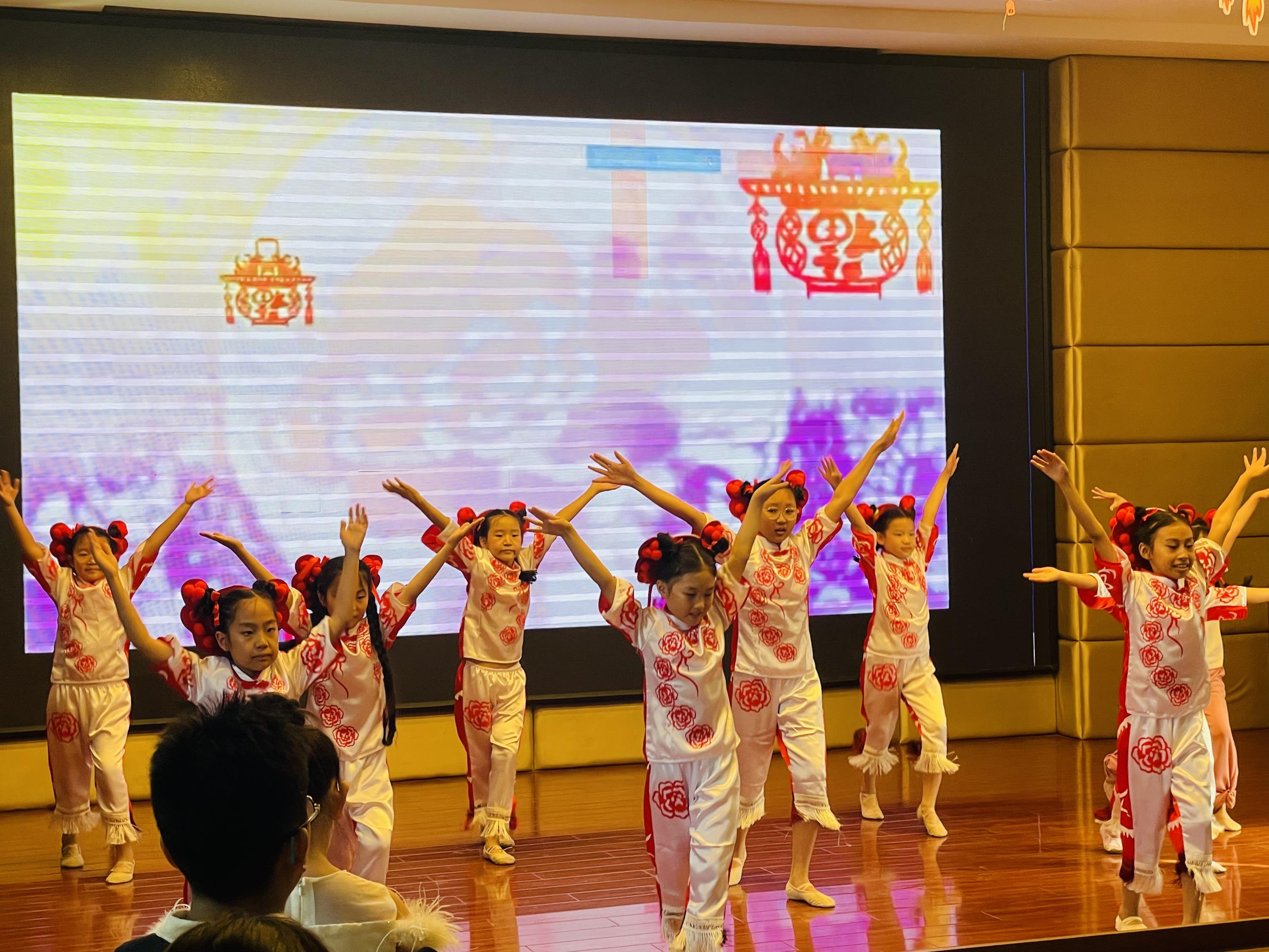 江苏省徐州市经济技术开发区徐庄镇来安村校外辅导站：校站携手庆双节，同心共筑家国情