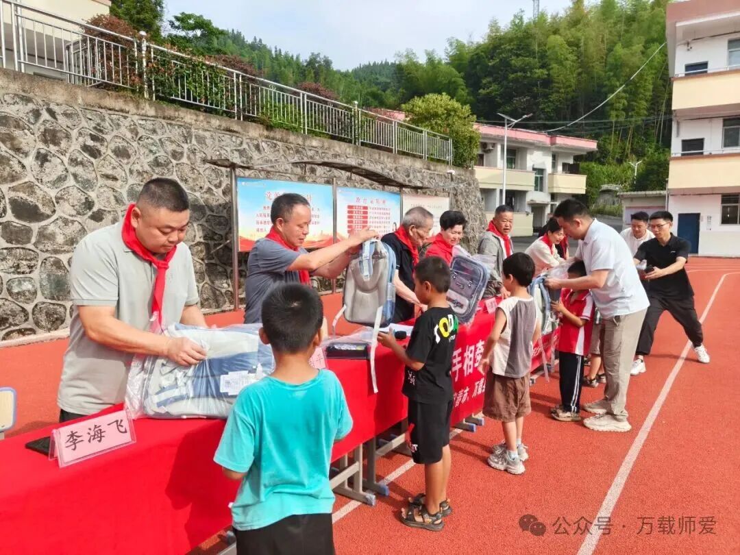 “心手相牵暖童心，红色基因伴成长” ——江西省宜春市关工委走进革命老区万载县仙源乡开展关爱留守儿童活动