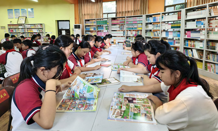 湖南省湘西土家族苗族自治州吉首市第八小学关工委：延时服务享书香，集体阅读促成长