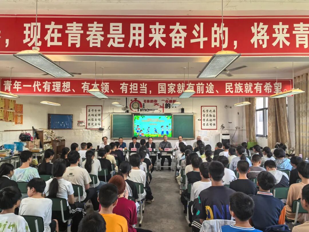 四川省南充市南部县法治宣讲暨讲红色故事活动走进大桥中学