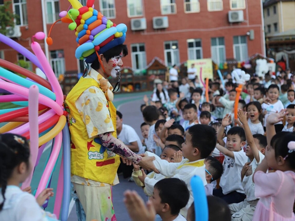 四川省凉山彝族自治州宁南县第二幼儿园关工委开展“月满华诞，家园同欢”亲子嘉年华主题活动