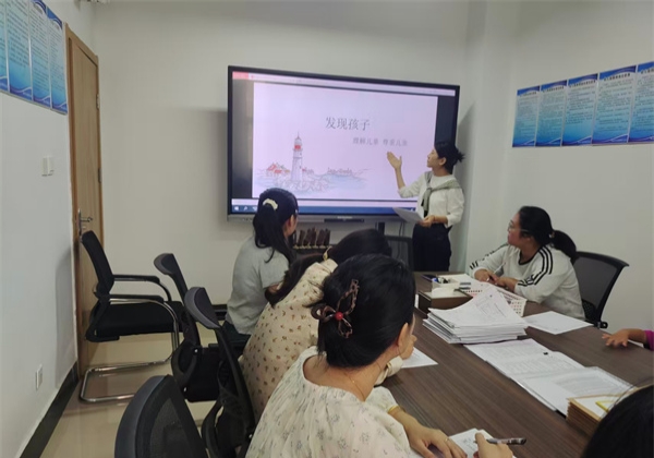 研读经典悟教育，倾听童声护成长——江苏省徐州市铜山区泉润路幼儿园关工委开展教师读书分享活动