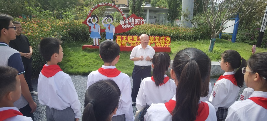 四川省自贡市富顺县安和实验学校成功举办“红色记忆”寻访活动