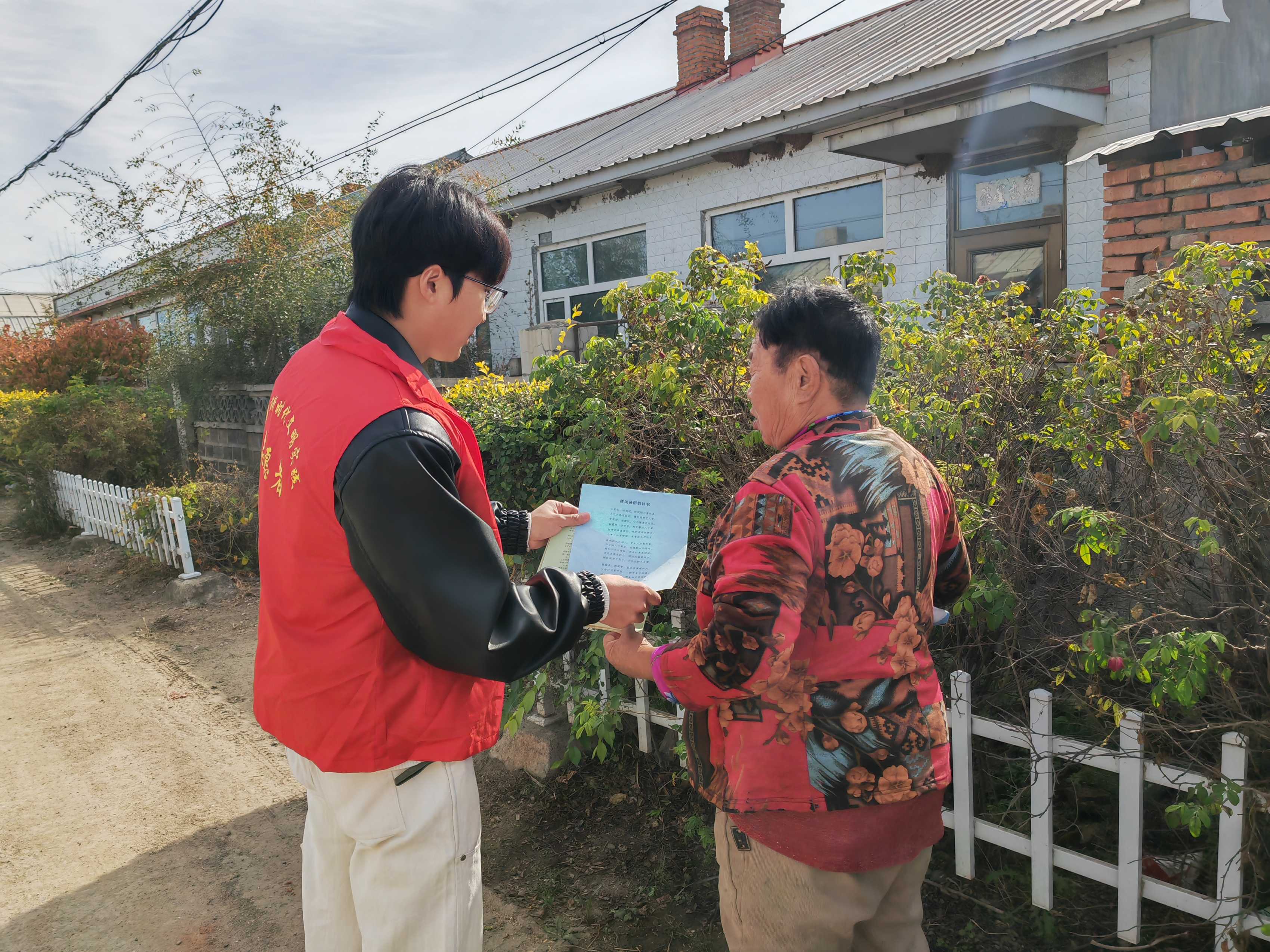 黑龙江省牡丹江市宁安市三陵乡关工委开展“垃圾分类入万户，文明生活迈新步”主题宣传活动