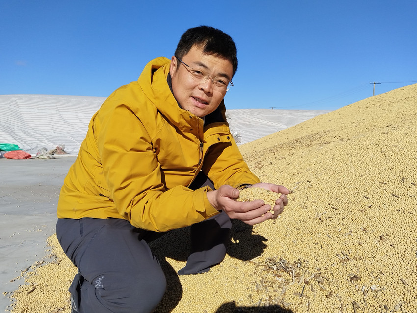 北大荒集团红星农场关工委王云龙，两手硬