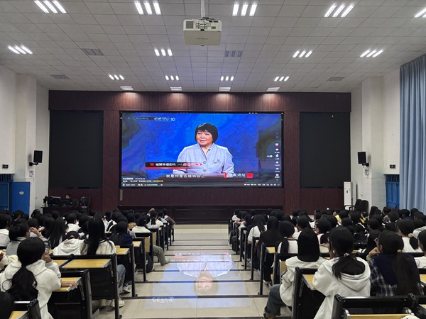 四川省凉山州宁南县职业技术学校关工委举办“守护青春，悦纳自我”新生青春期教育专题讲座