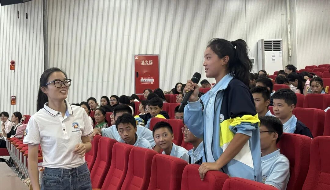 四川省凉山州西昌市怀远学校开展急救知识专题讲座