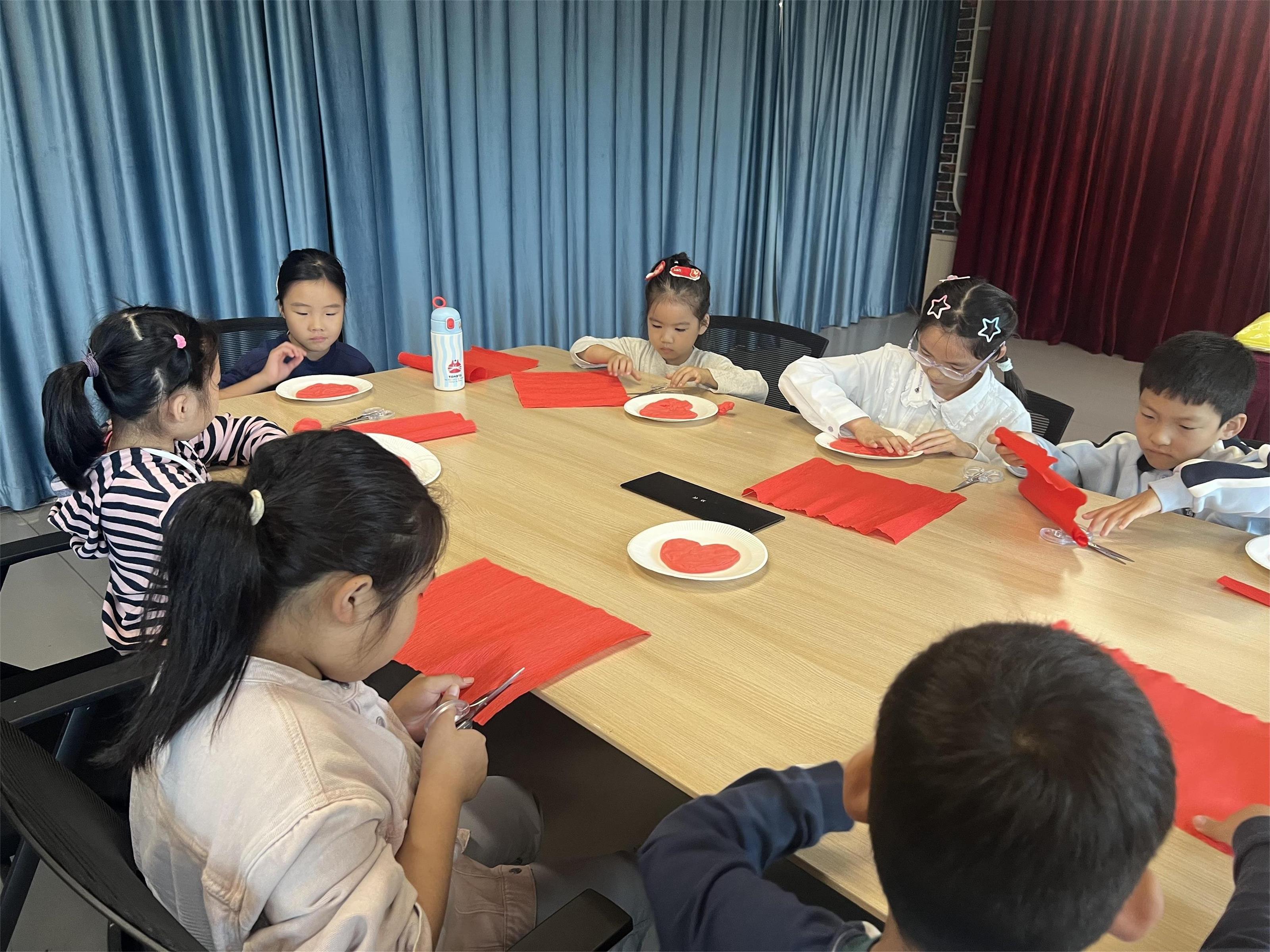 江苏省徐州市经济技术开发区徐庄镇来安村校外辅导站：“巧手赋新韵，童心映中华——我的中国心”