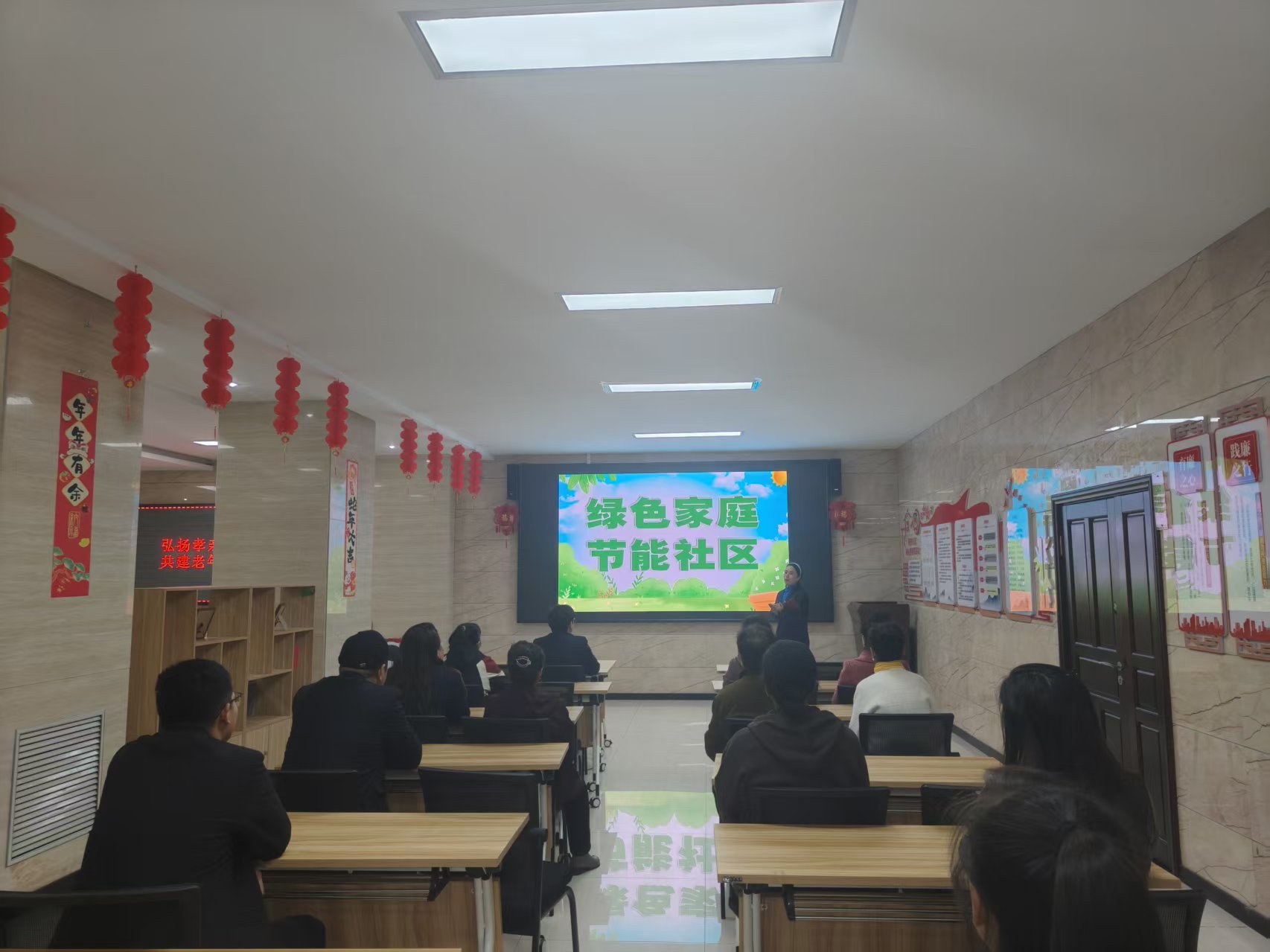 黑龙江省牡丹江市绥芬河市绥兴社区关工委开展“绿色家庭 节能社区”主题宣传活动