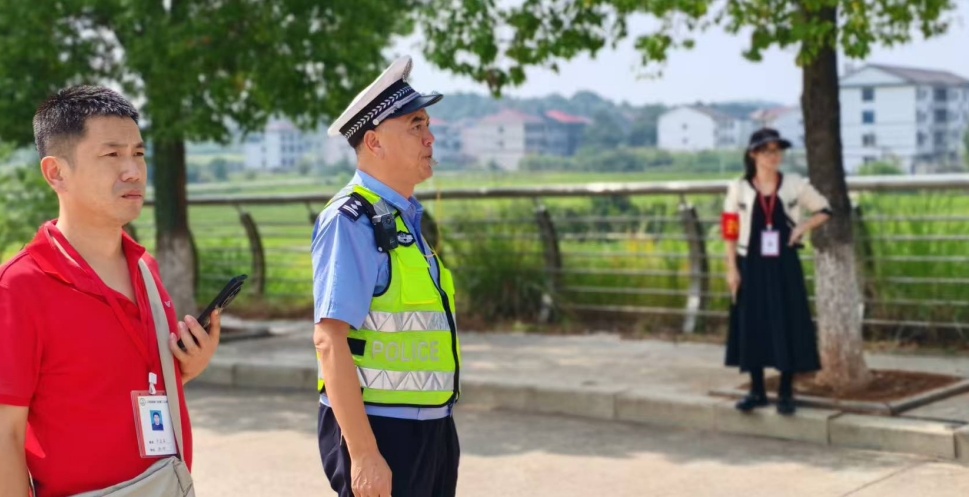 江西省抚州市崇仁县：警校共治共享聚力，合力护航学生骑行安全