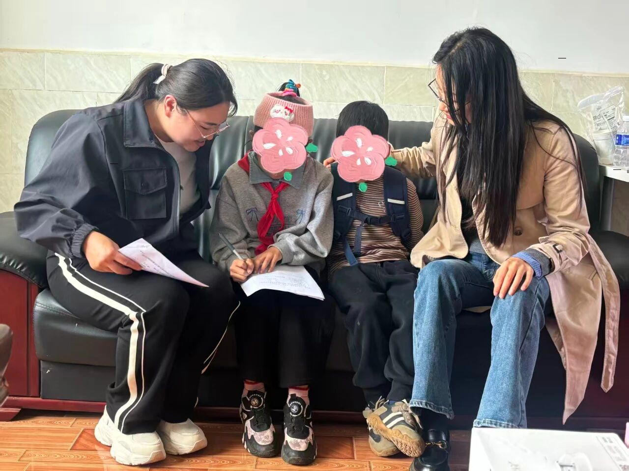 暖心关爱，呵护儿童健康成长——四川省凉山州盐源县机关企事业单位爱心妈妈开展结对关爱活动