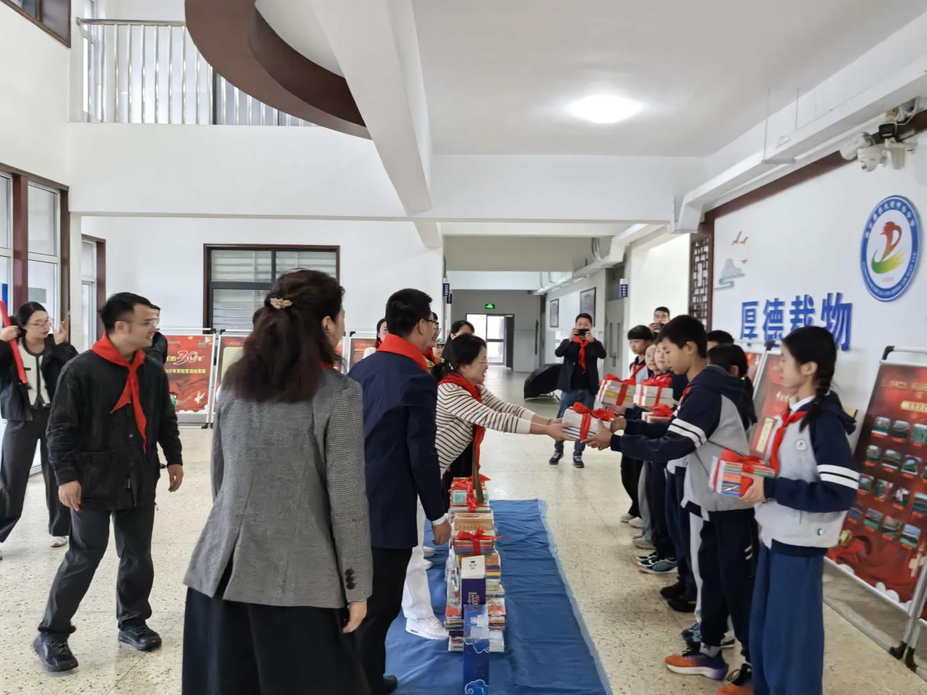 情系教育暖童心  南北协作共发展——江苏无锡高新区综保区管理局关工委携手爱心企业赴连云港结对帮扶