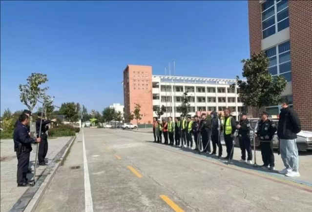 反恐防暴常演练，居安思危筑线——江苏省徐州市铜山区何桥镇中心小学关工委开展反恐防暴安全演练