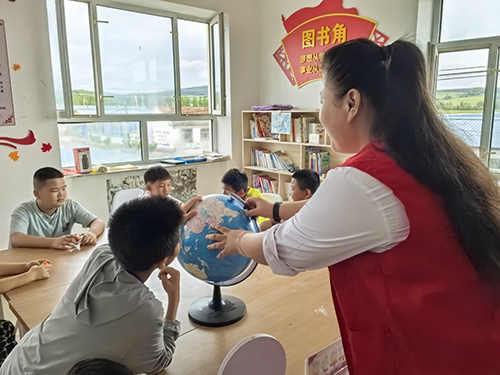 黑龙江省穆棱市八面通镇关工委开展“情系童心，知识伴成长”主题志愿活动