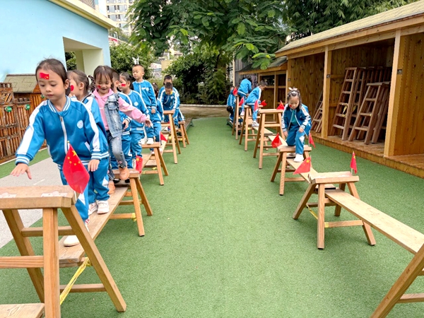 我是“小红军”，重走长征路——四川省凉山州宁南县机关幼儿园关工委开展“长征胜利纪念日”红色教育主题活动