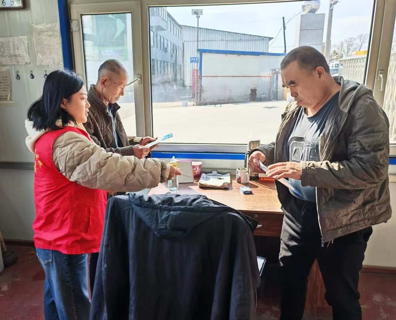 黑龙江省牡丹江市宁安市东京城镇关工委组织志愿者开展“传承好家风 涵养社会新风尚”主题宣传活动