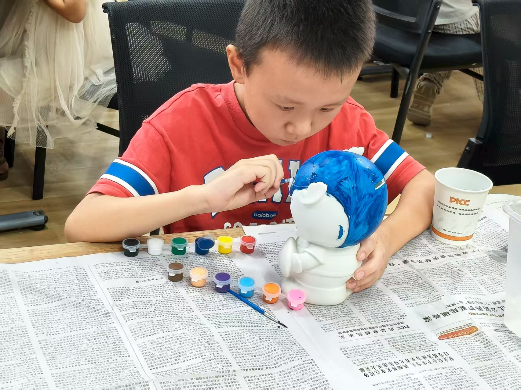 江苏省徐州市经开区徐庄镇王桥村关工委开展“童心绘梦 石膏娃娃DIY”涂色活动