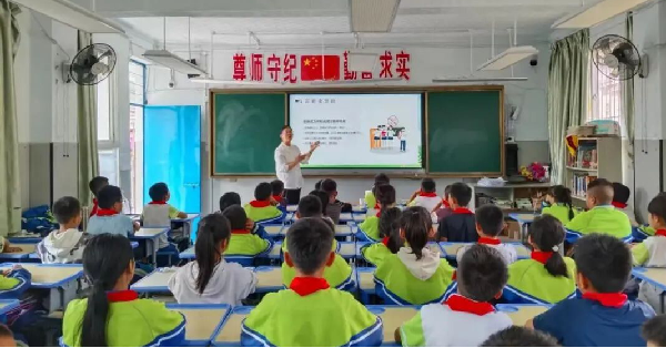 四川省凉山州喜德县关工委拒绝校园欺凌 勇敢地说“不”