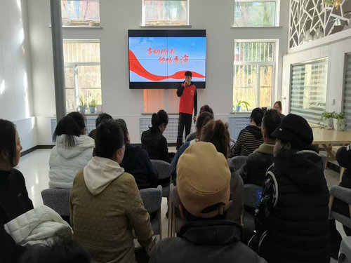 黑龙江省牡丹江市阳明区机车东社区关工小组开展 “金晖伴老行，青春‘健’真情”重阳节文艺汇演