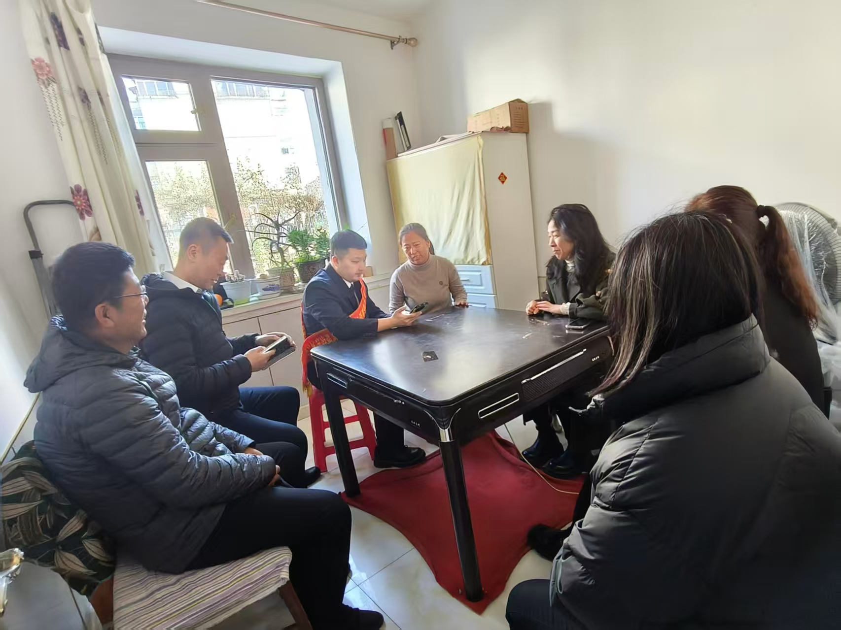 黑龙江省绥芬河市政协经济建设组委员与绥芬河市北海社区关工委开展“保险护航民生、履职彰显担当”帮扶活动