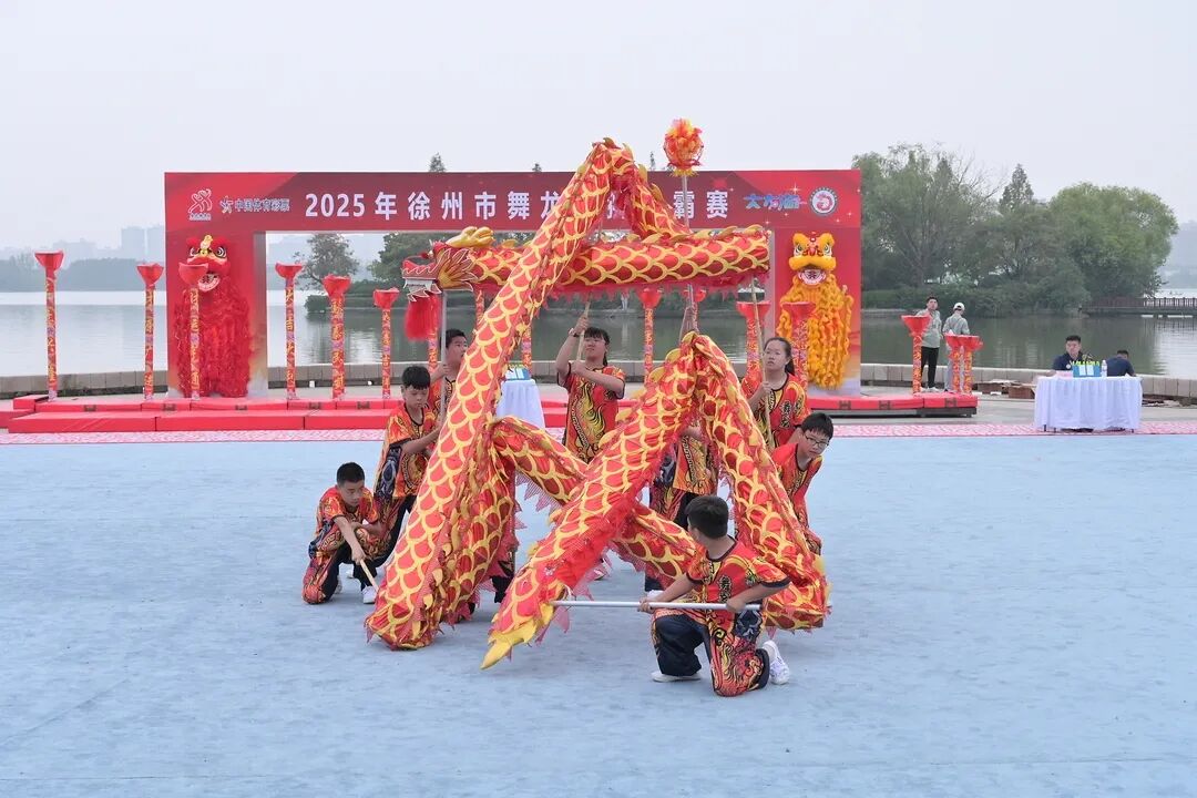 江苏省徐州市铜山区行知实验小学关工委组织的龙狮队勇创佳绩