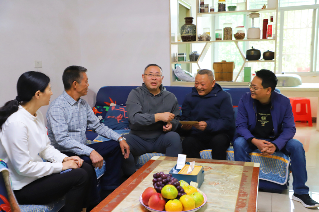 四川省宜宾市叙州区关工委开展“五老”走访慰问活动