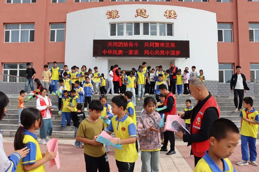 内蒙古自治区赤峰敖汉旗金厂沟梁镇关工委配合开展反邪教和预防校园欺凌系列宣传活动