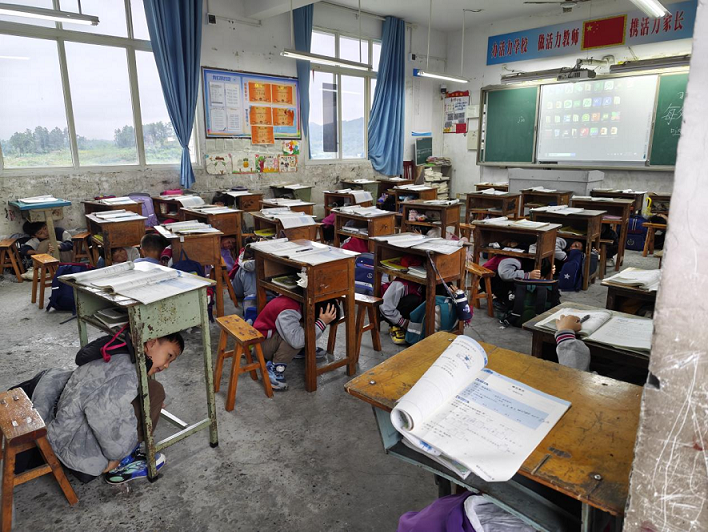 四川省自贡市富顺县古佛镇开展防震减灾应急疏散演练活动