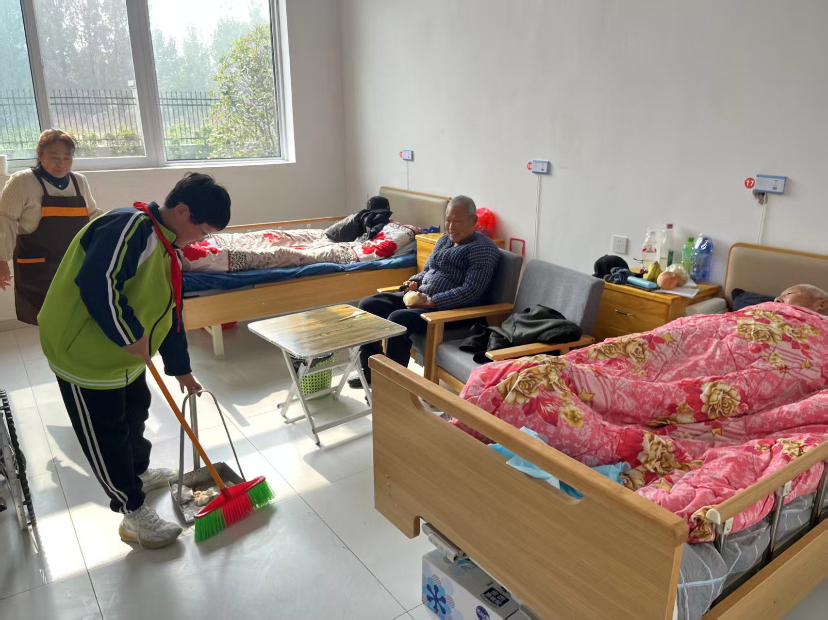 九九重阳节，童心暖夕阳——江苏省徐州市铜山区何桥镇中心小学关工委组织开展重阳节敬老活动