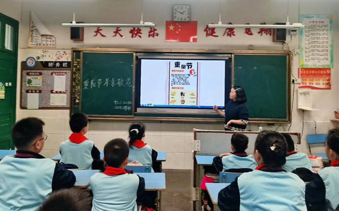 湖南省吉首市第三小学关工委：传承重阳文化 践行孝亲行动