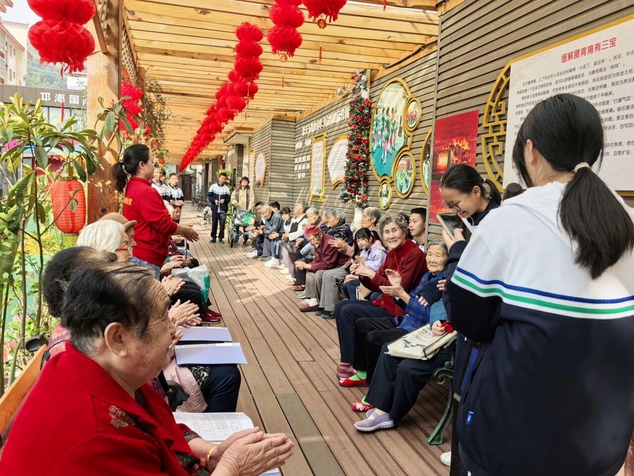 四川省凉山州西昌市天立学校开展重阳节敬老志愿活动