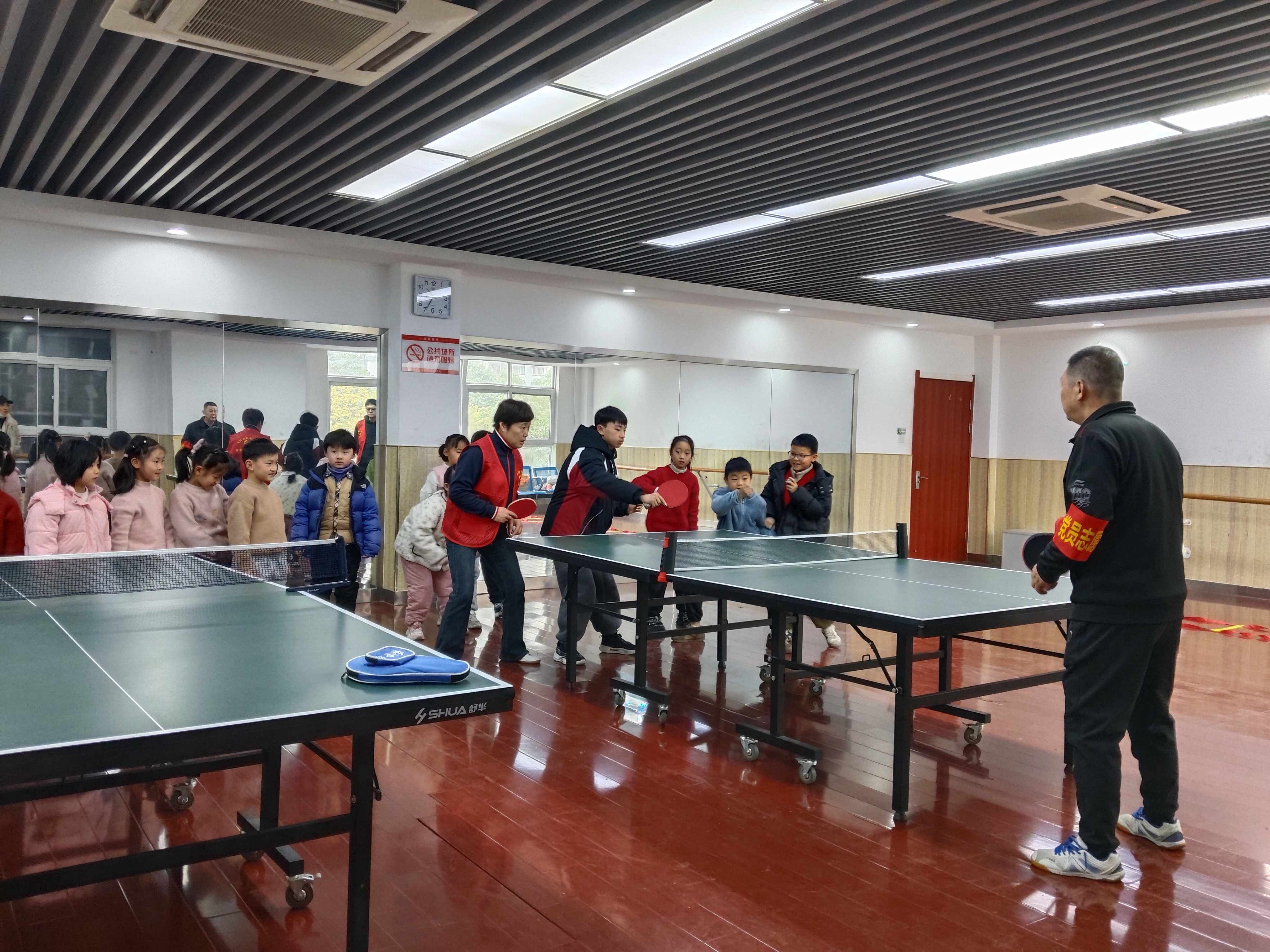 安徽省合肥市烟墩街道欣园社区关工委开展“挥拍启寒假 公益伴成长”公益活动