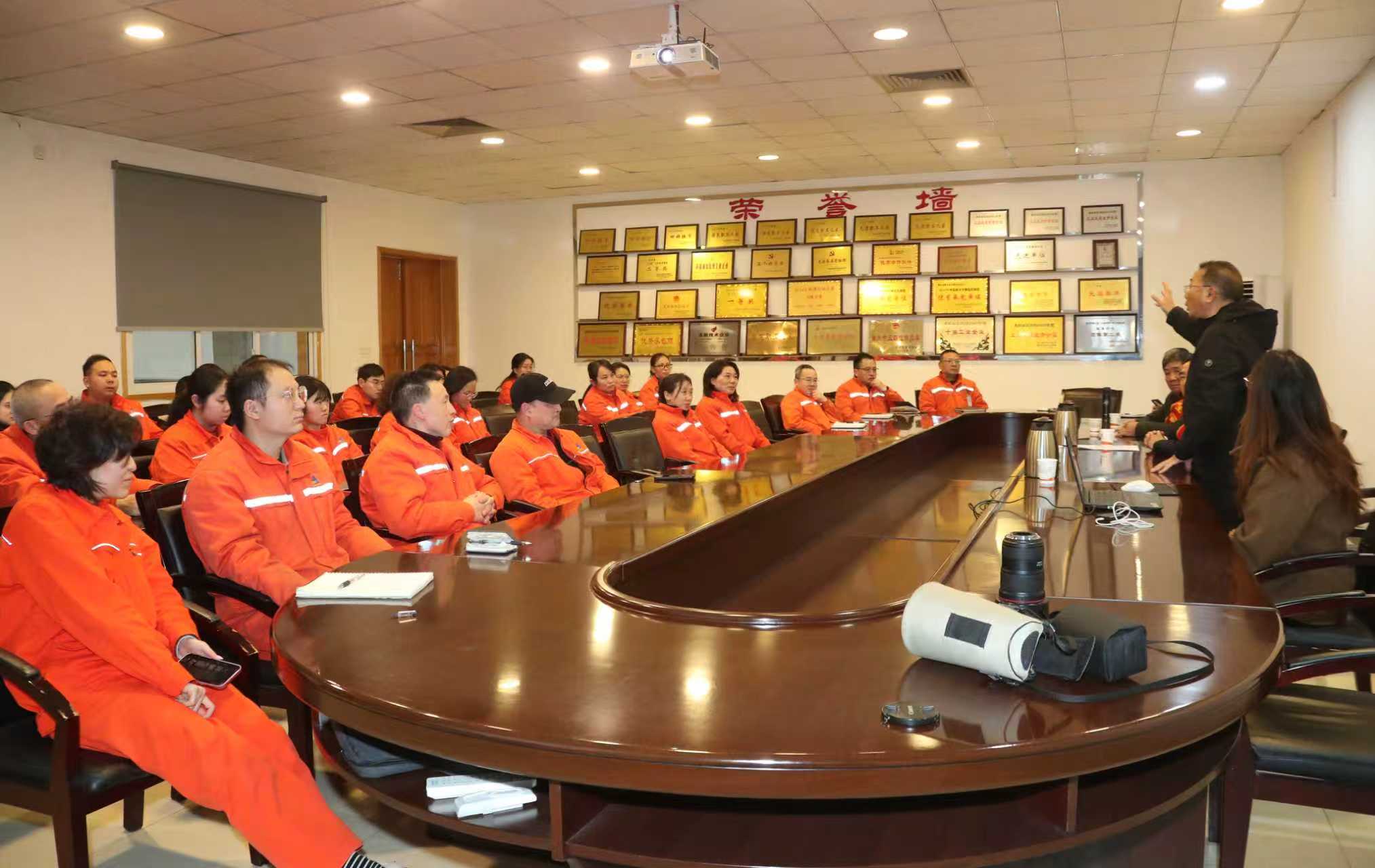 榜样宣讲激扬青年爱国志