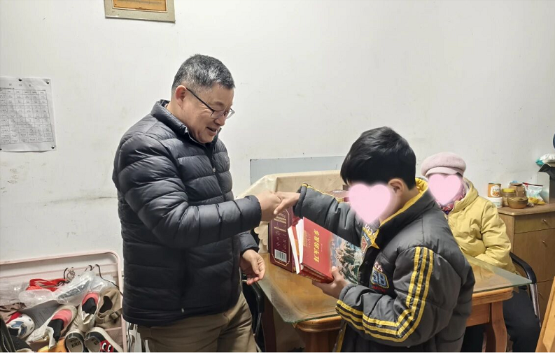 老少心连心 冬日暖童心——江苏省南京市建邺区教育系统关工委寒假走访活动温情启幕