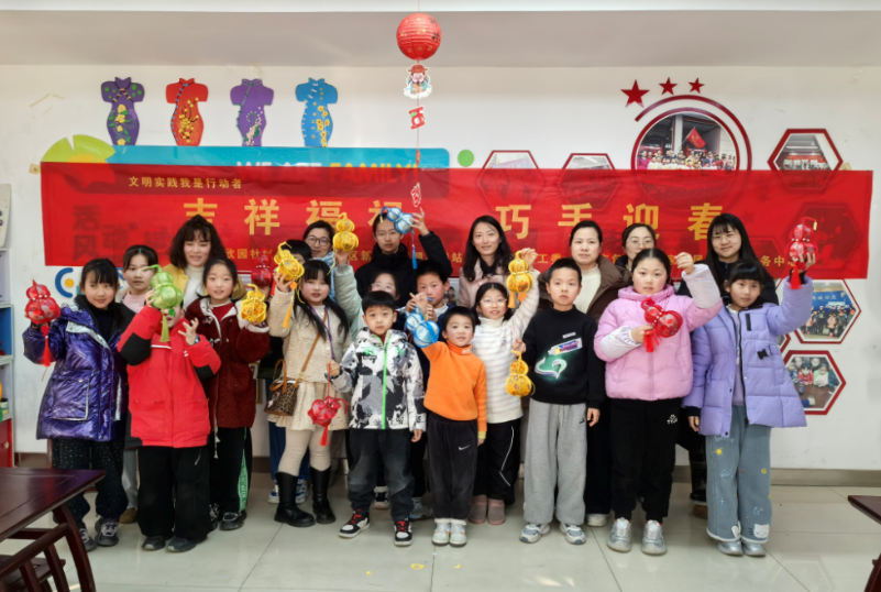 安徽省合肥市烟墩街道欣园社区关工委开展“吉祥福禄 巧手迎春”青少年手工DIY葫芦挂件活动