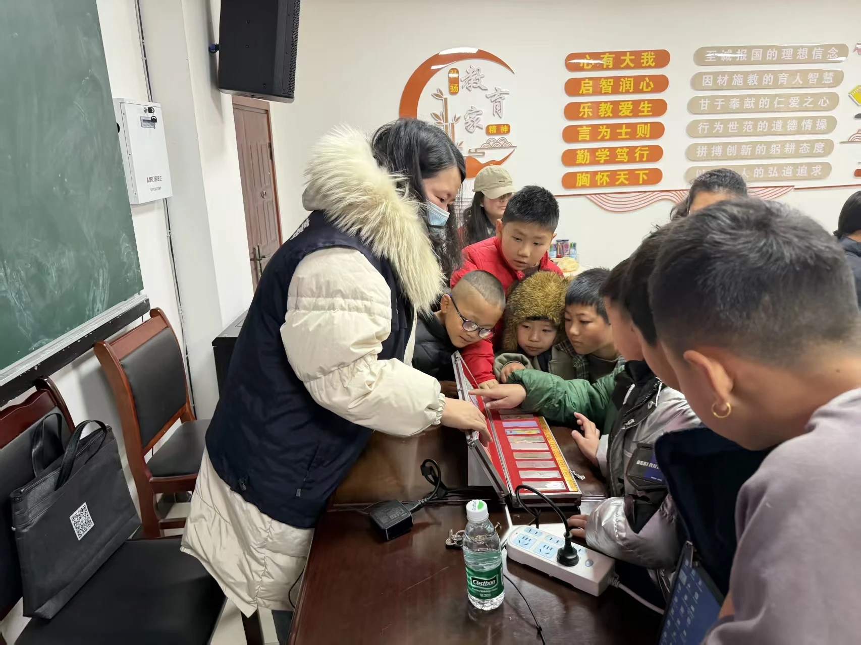 守护童心港湾，为留守儿童送上寒假“防毒锦囊”