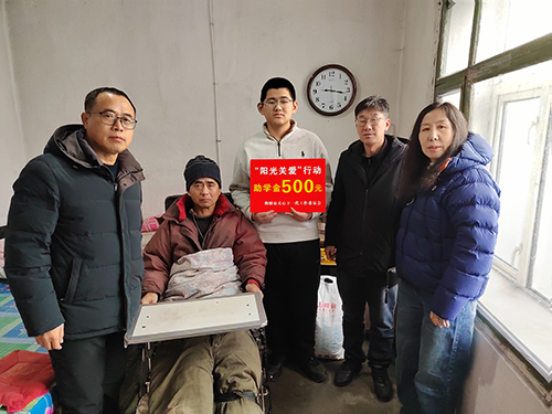 黑龙江省牡丹江市穆棱市老干部服务中心联合市关工委开展“阳光关爱”行动  慰问贫困学子暖人心