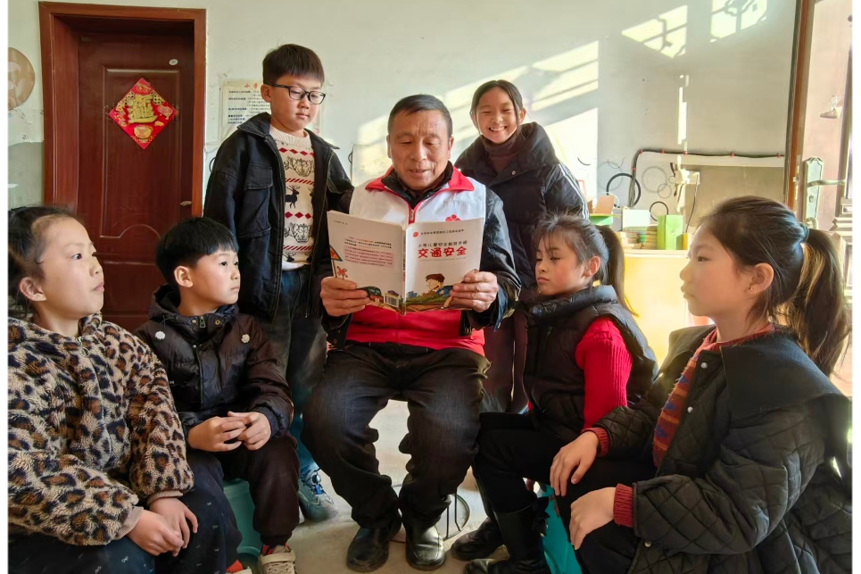 安徽省阜阳市阜南县于集乡关工委开展“交通安全进万家〞主题宣传活动