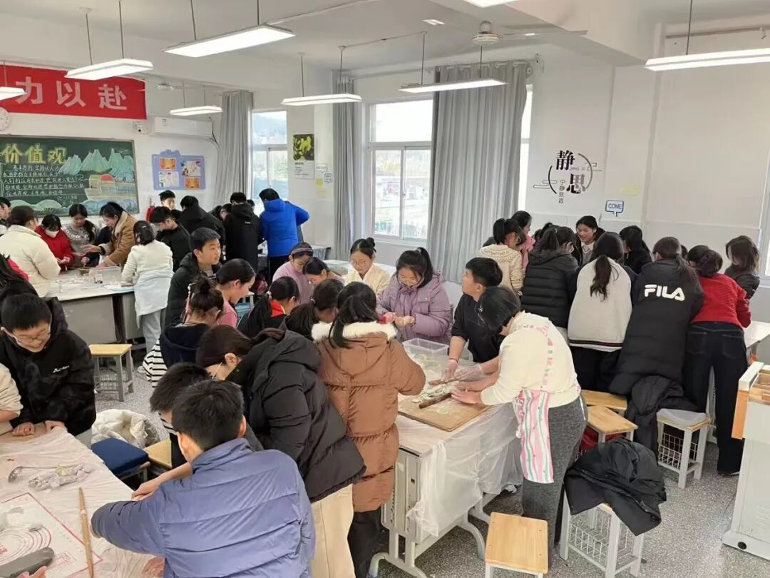 暖意融冬至，巧手包团圆——江苏省徐州市大学路实验学校关工委举行贺新年包饺子主题活动