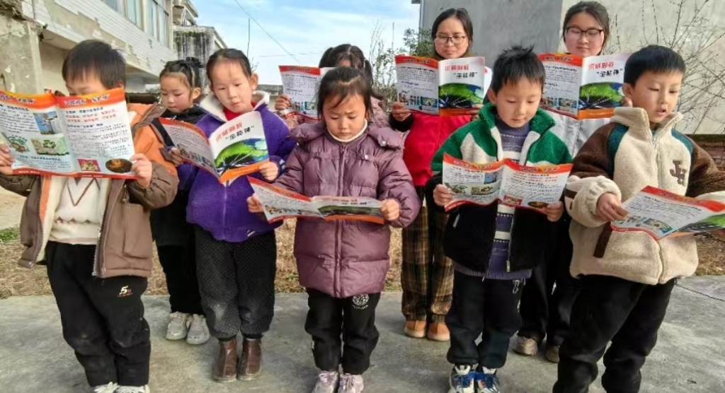 安徽省阜阳市阜南县于集乡关工委志愿者组织开展“反对邪教，从我做起”主题宣教活动