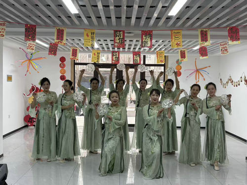 黑龙江省牡丹江市阳明区二纺社区关工小组开展“银铃闹元宵，共筑社区情”元宵节联欢活动